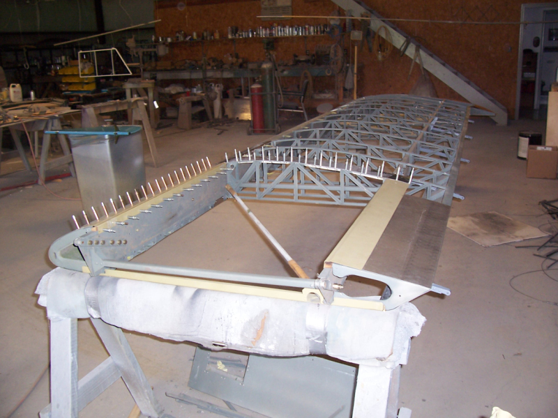 R wing fitting of Atlee tank