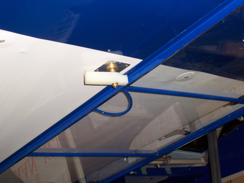Upper door latch